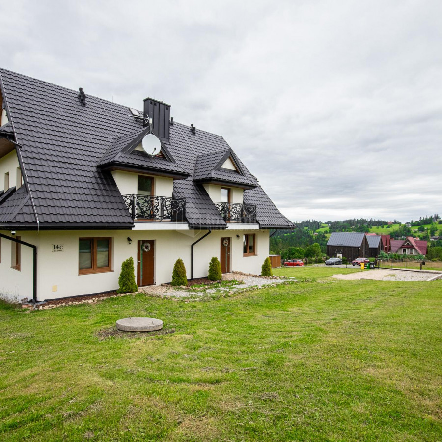 małopolskie, tatrzański, Bukowina Tatrzańska, Leśnica, Łosie, Budynek z dwoma lokalami mieszkalnymi. Leśnica.