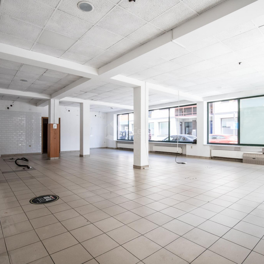 małopolskie, nowotarski, Nowy Targ, Szaflarska, Przestronny lokal witrynowy. 137,70m2. Szaflarska.